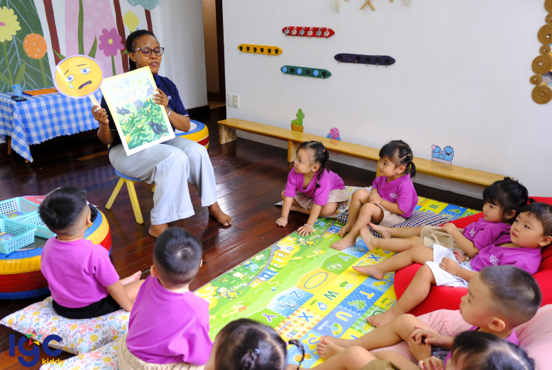 GIỜ KỂ CHUYỆN TIẾNG ANH CÙNG CÔ MIMZ CỦA CÁC BẠN NHỎ 3 TUỔI TẠI IGC BÌNH DƯƠNG