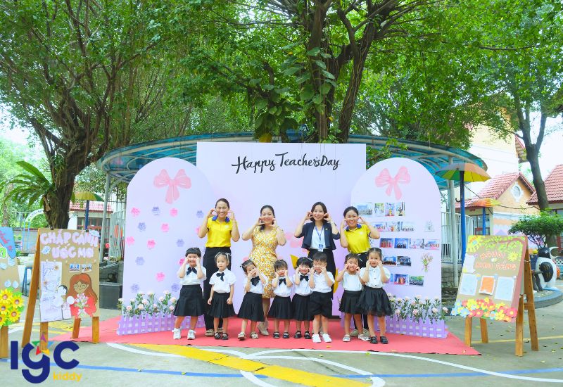 MỪNG MỘT MÙA 20/11 Ý NGHĨA - MÙA TRI ÂN GỬI ĐẾN NGƯỜI VẼ LỐI NỞ HOA