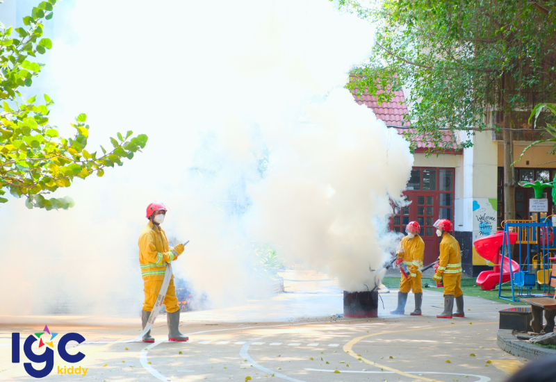 DIỄN TẬP PHÒNG CHÁY CHỮA CHÁY TẠI TRƯỜNG MẦM NON IGC BÌNH DƯƠNG – TRANG BỊ KỸ NĂNG AN TOÀN CHO TRẺ