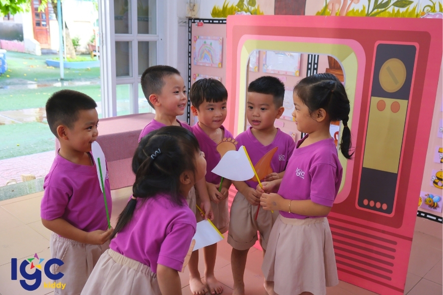 Một ngày của bé ở trường