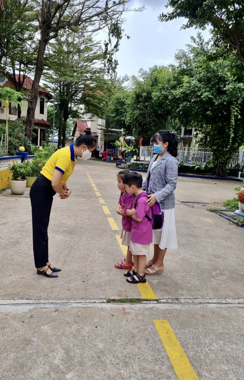 10. Giờ trả các bé về