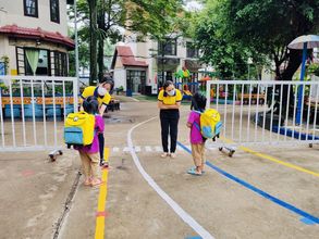 1. Đón bé vào lớp