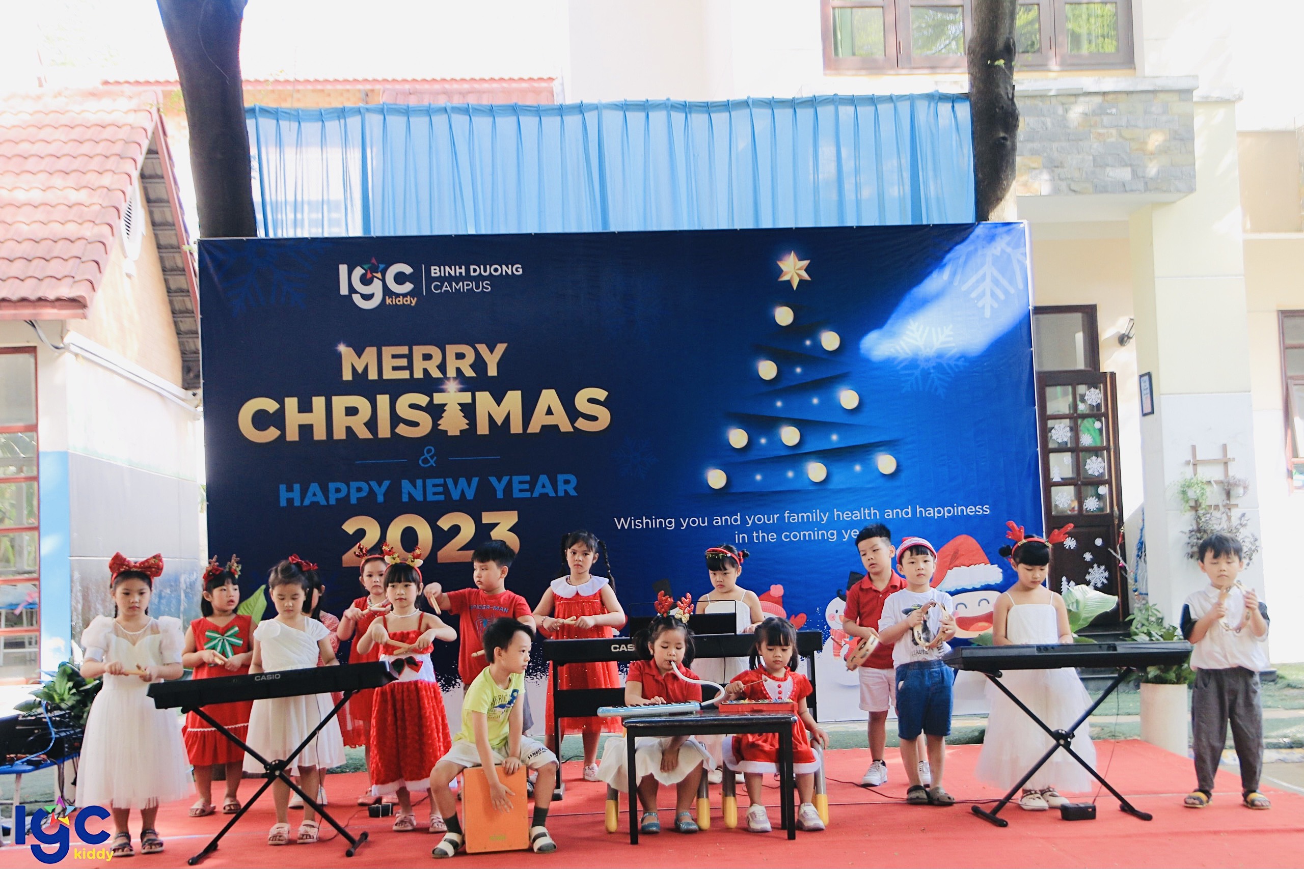 TƯNG BỪNG LỄ HỘI ĐÓN GIÁNG SINH