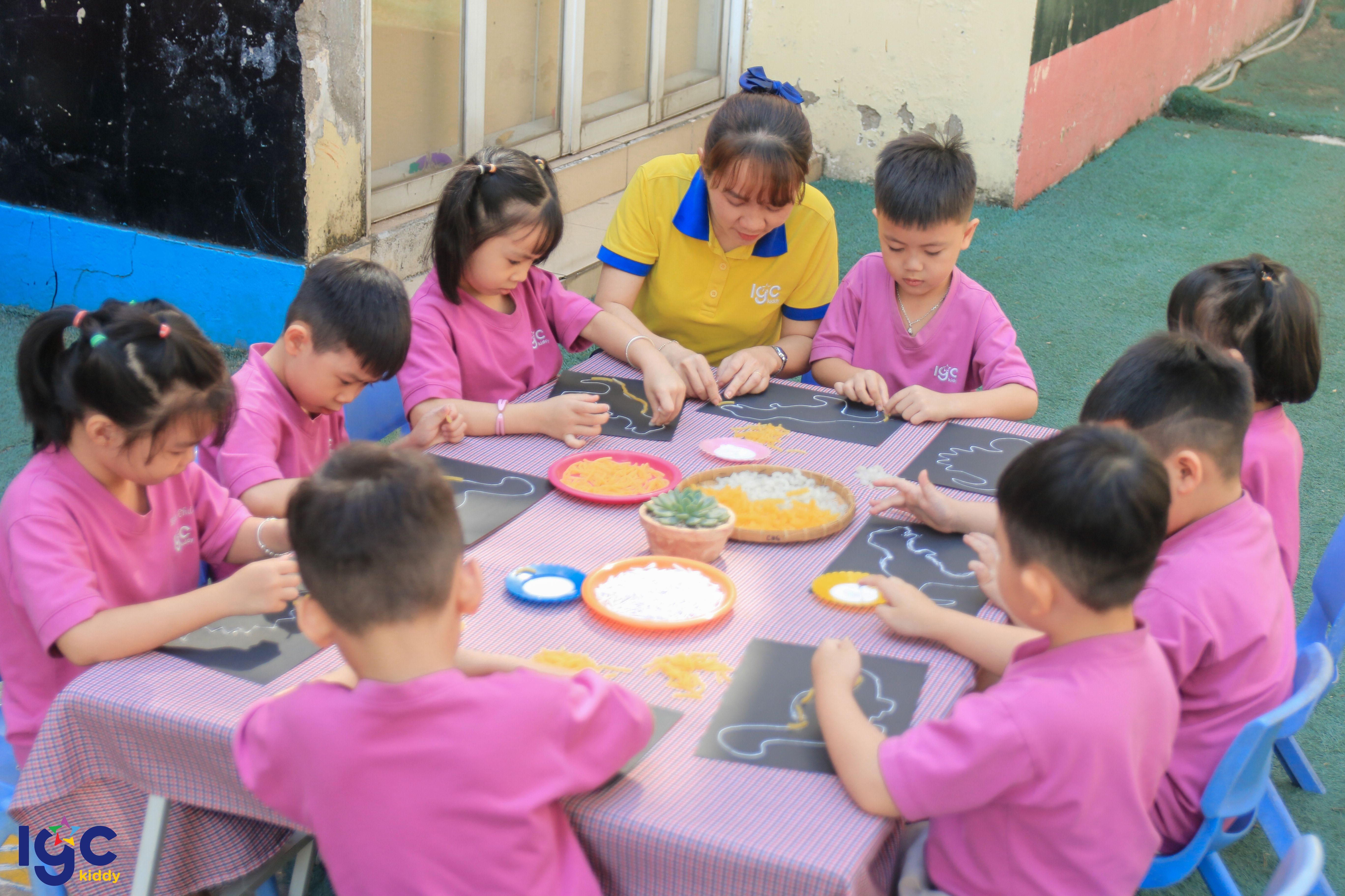 TẠO HÌNH CHÚ KHỦNG LONG TỪ NGUYÊN VẬT LIỆU MỞ